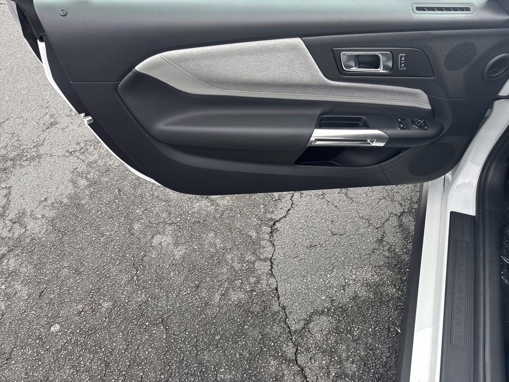 2025 Oxford White Ford Mustang EcoBoost RWD Coupe