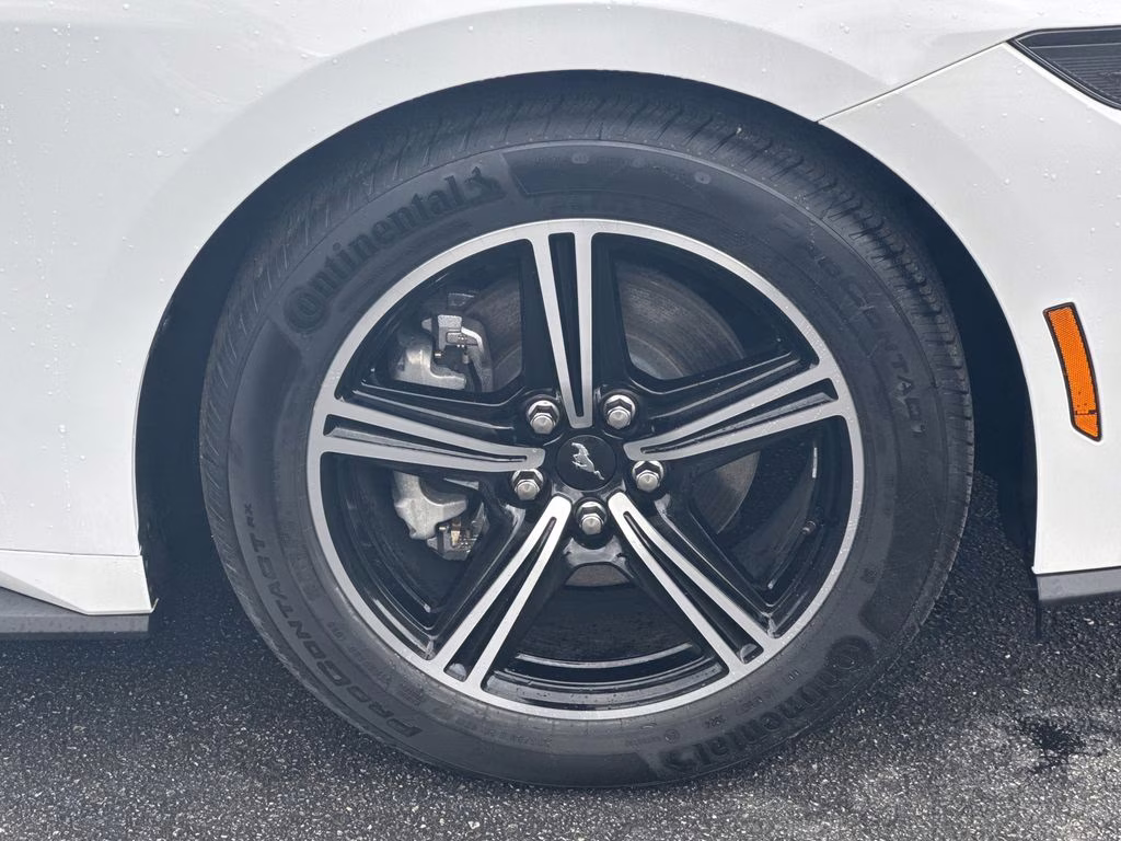 2025 Oxford White Ford Mustang EcoBoost RWD Coupe