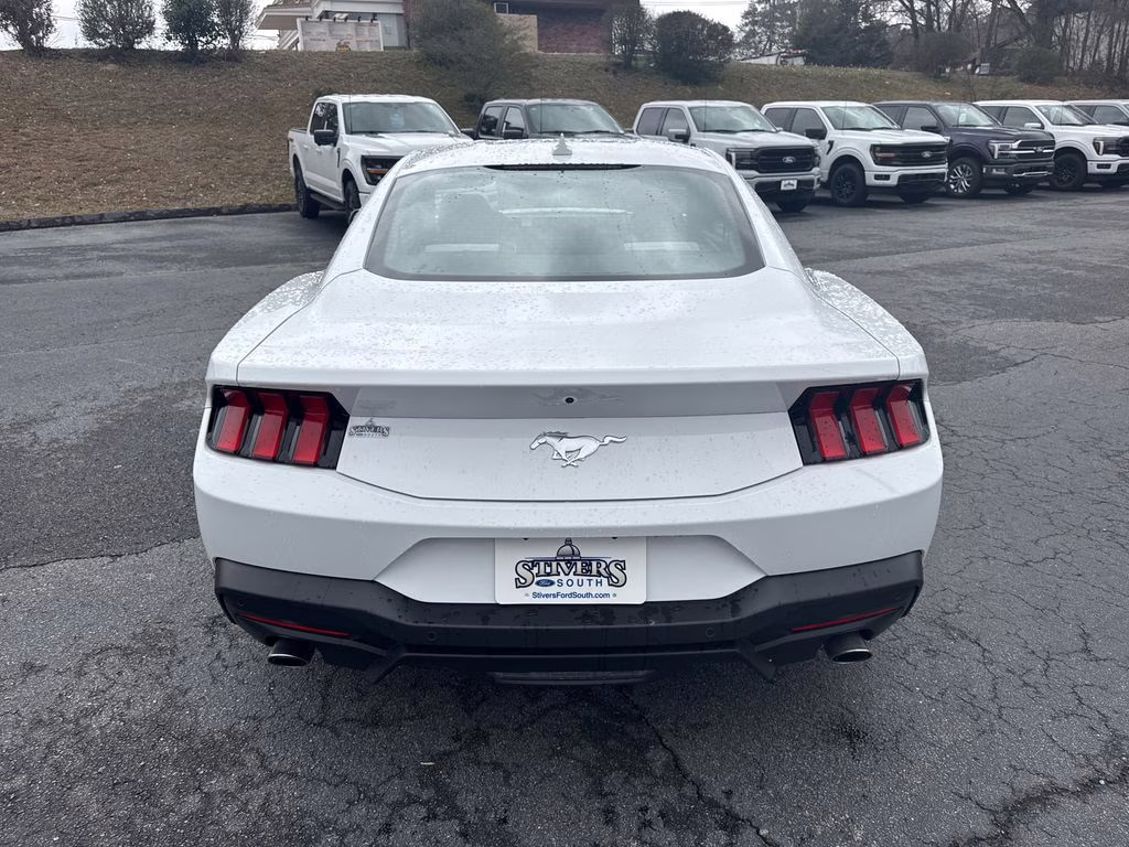 2025 Oxford White Ford Mustang EcoBoost RWD Coupe