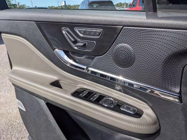2025 Black Metallic Lincoln Corsair Reserve FWD SUV
