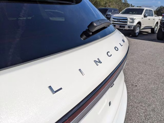 2025 White Metallic Lincoln Corsair Reserve FWD SUV