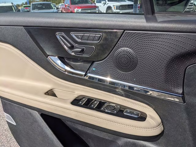 2025 White Metallic Lincoln Corsair Reserve FWD SUV