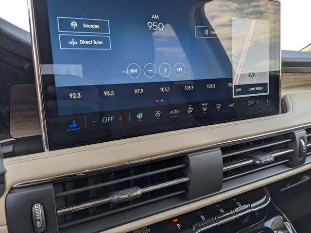 2025 White Metallic Lincoln Corsair Reserve FWD SUV