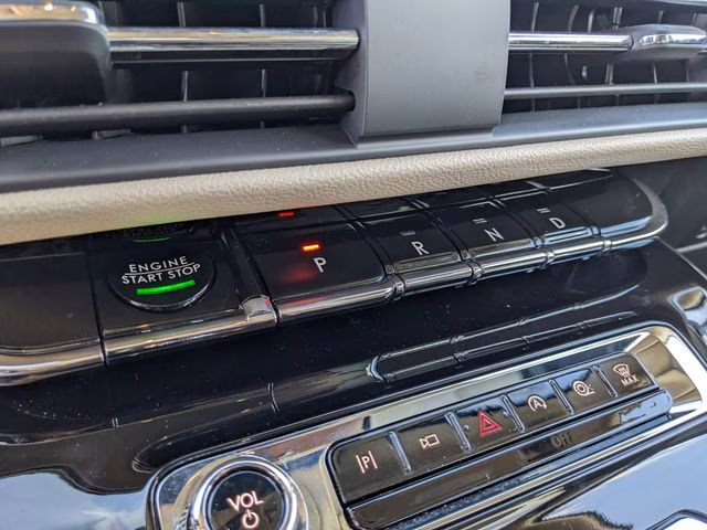 2025 White Metallic Lincoln Corsair Reserve FWD SUV