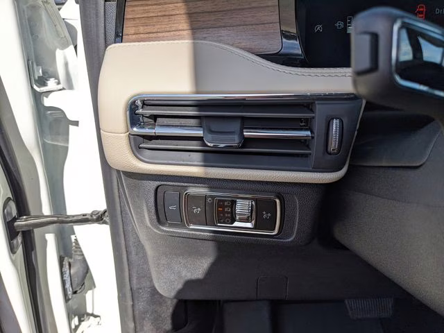 2025 White Metallic Lincoln Corsair Reserve FWD SUV