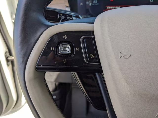 2025 White Metallic Lincoln Corsair Reserve FWD SUV