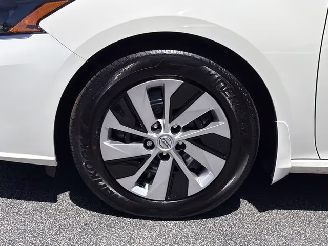2025 Glacier White Nissan Altima 2.5 S FWD Sedan