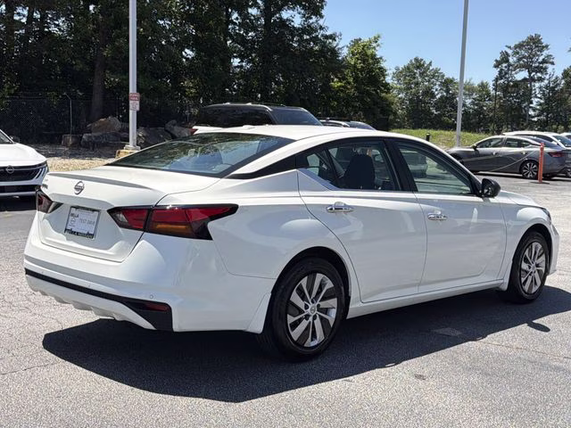 2025 Glacier White Nissan Altima 2.5 S FWD Sedan