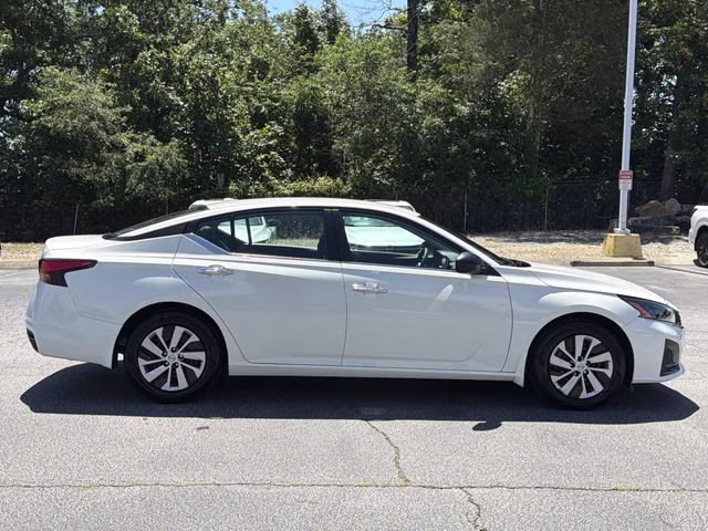 2025 Glacier White Nissan Altima 2.5 S FWD Sedan