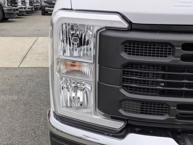 2026 Oxford White Ford Super Duty F-250 SRW XL 4X4 Truck