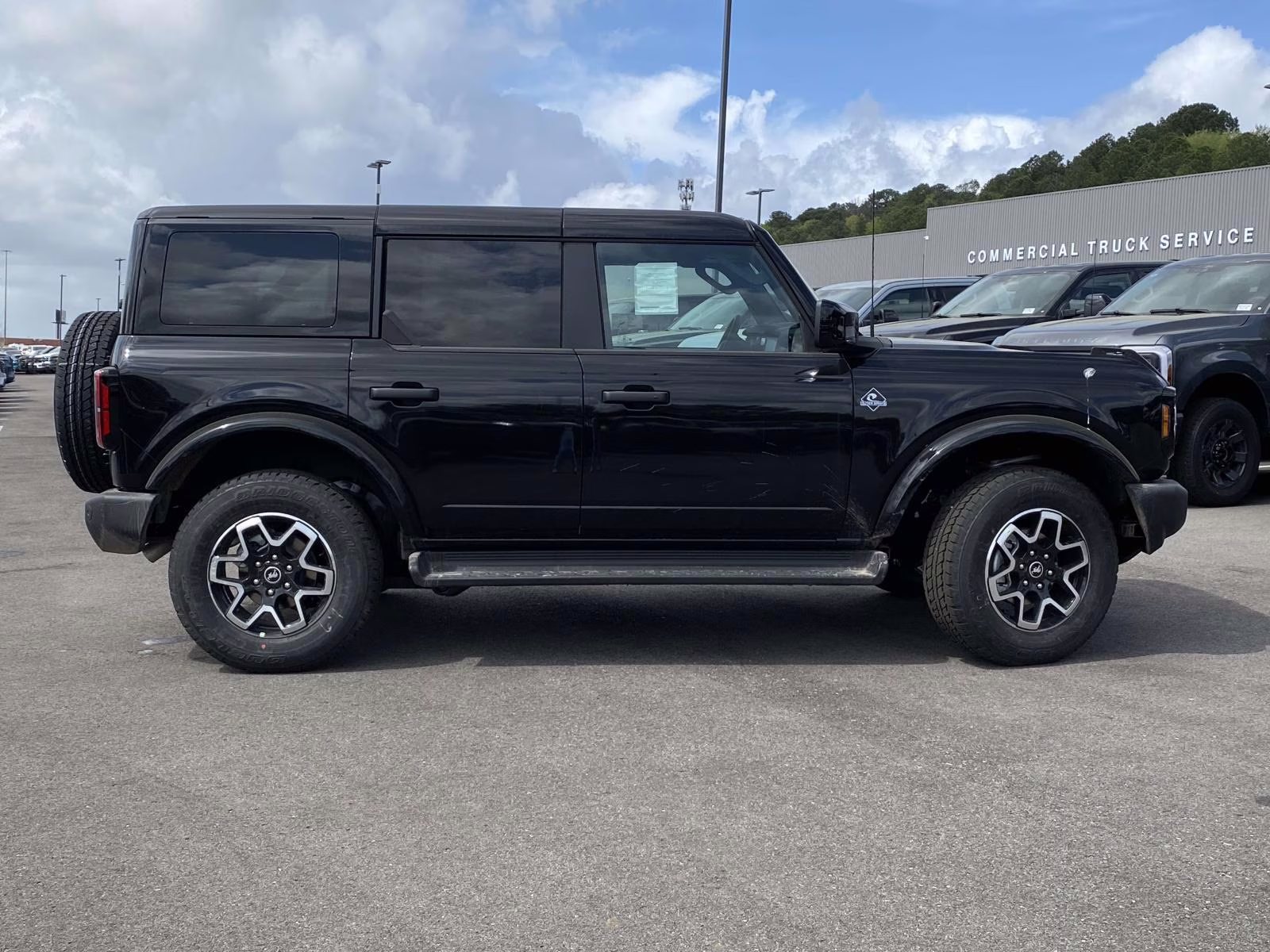 2026 Shadow Black Ford Bronco Outer Banks 4X4 SUV