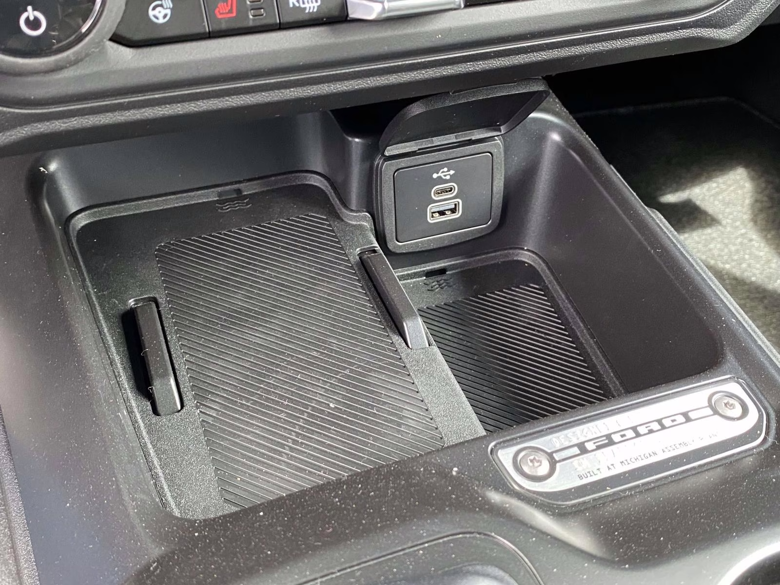 2026 Shadow Black Ford Bronco Outer Banks 4X4 SUV