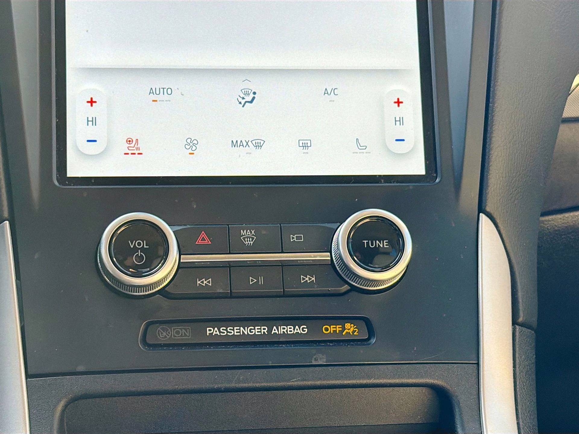 2022 Oxford White Ford Edge SEL AWD SUV