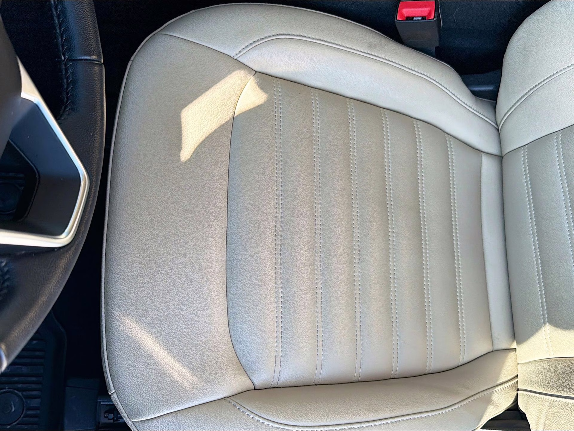 2022 Oxford White Ford Edge SEL AWD SUV