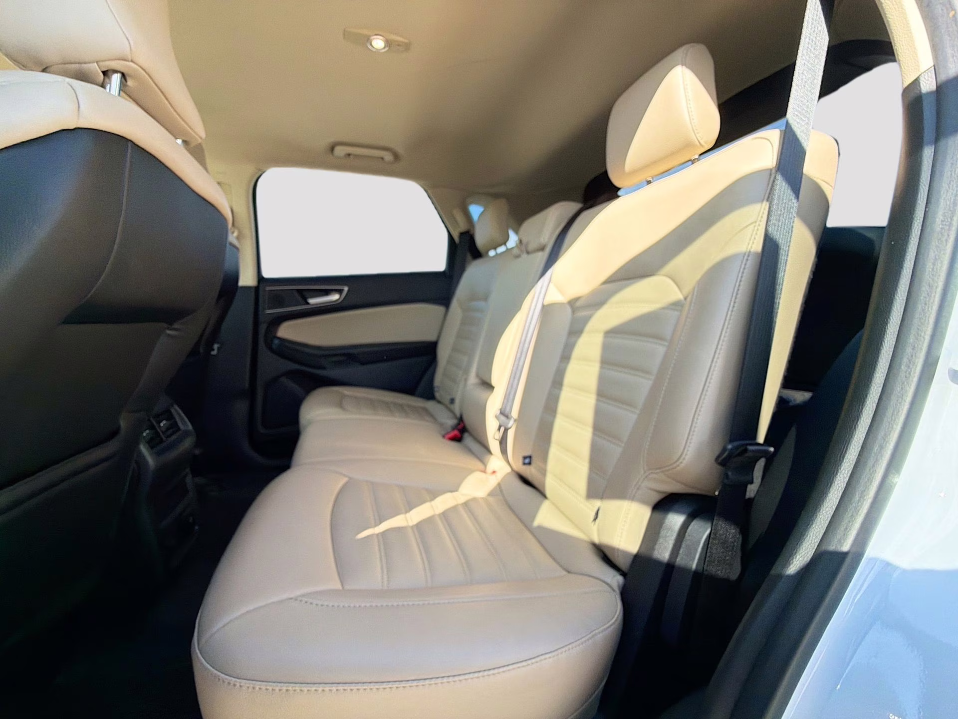 2022 Oxford White Ford Edge SEL AWD SUV