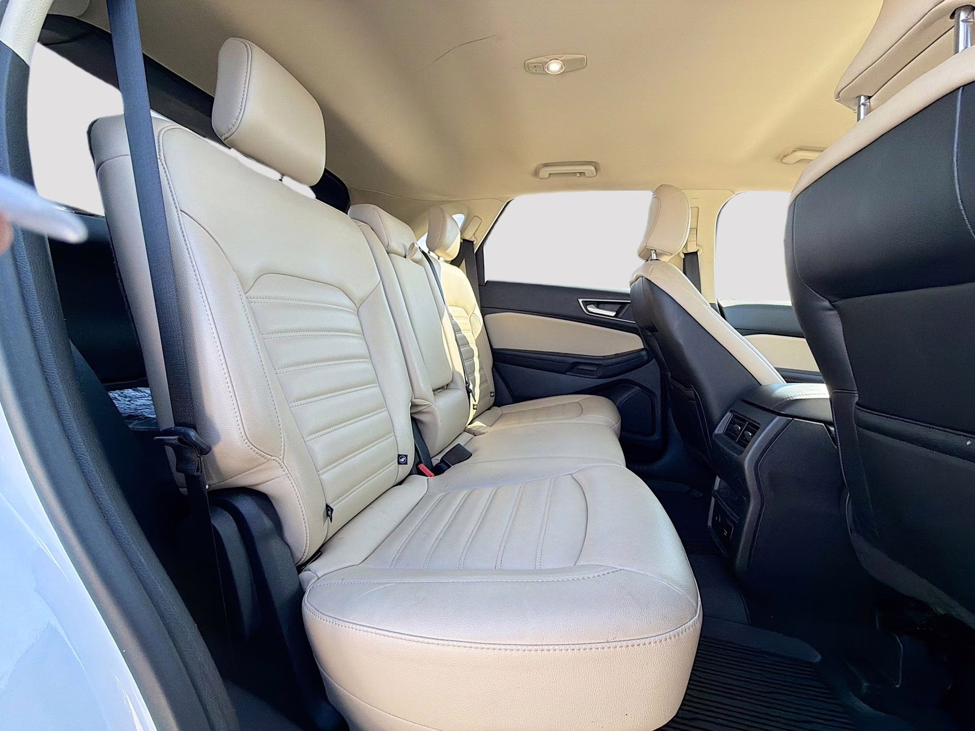 2022 Oxford White Ford Edge SEL AWD SUV