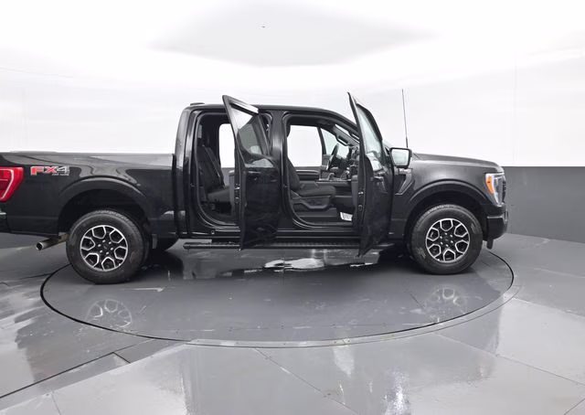 2022 Black Metallic Ford F-150 XLT 4X4 Truck