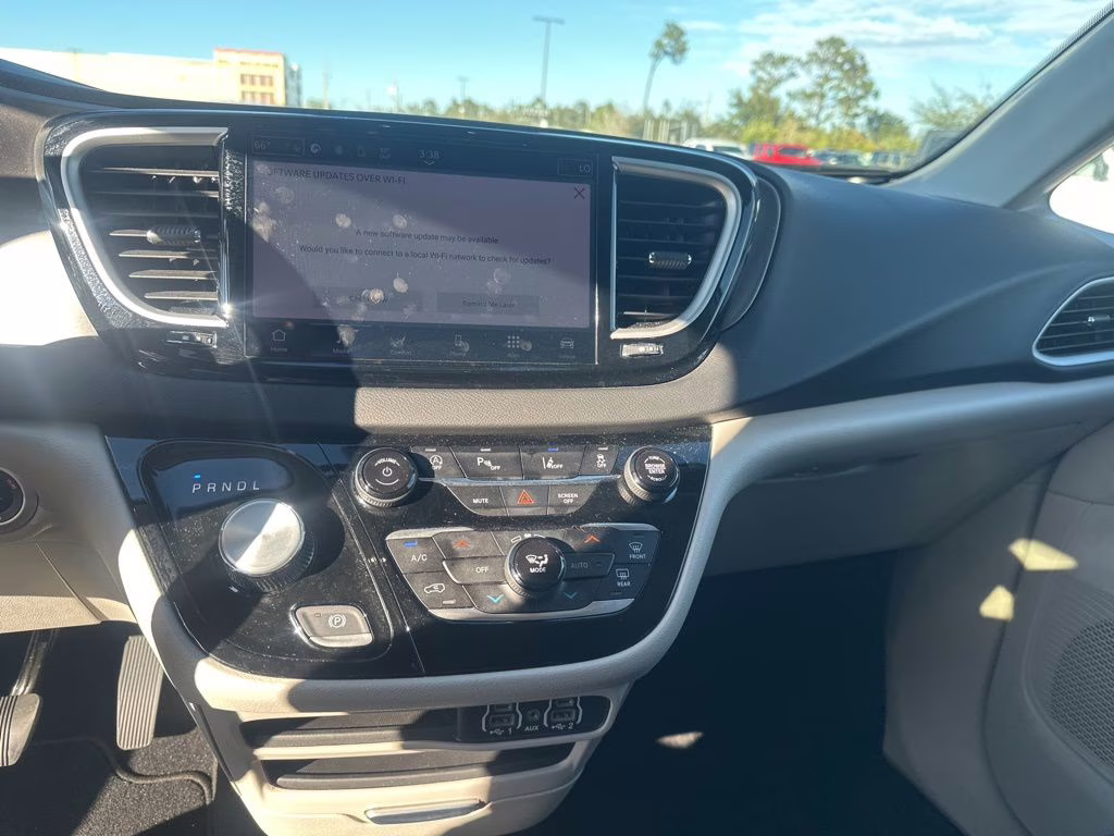 2024 Bright White Clearcoat Chrysler Pacifica Touring L FWD Van