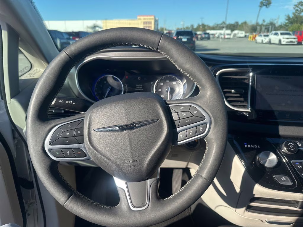 2024 Bright White Clearcoat Chrysler Pacifica Touring L FWD Van