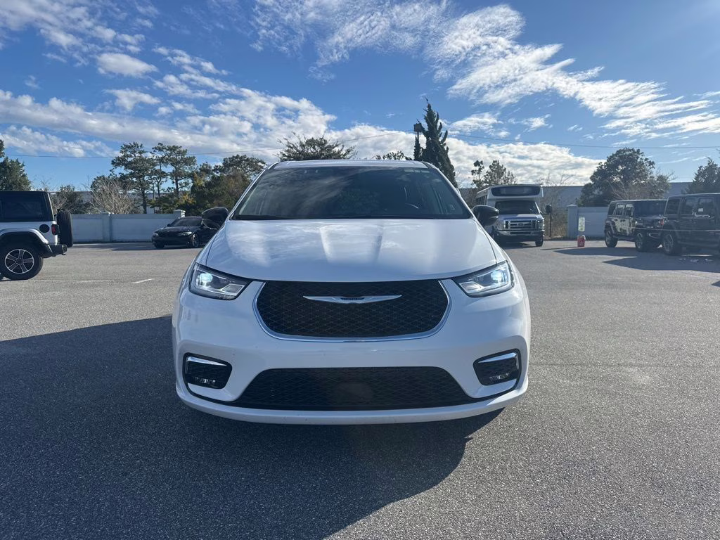 2024 Bright White Clearcoat Chrysler Pacifica Touring L FWD Van