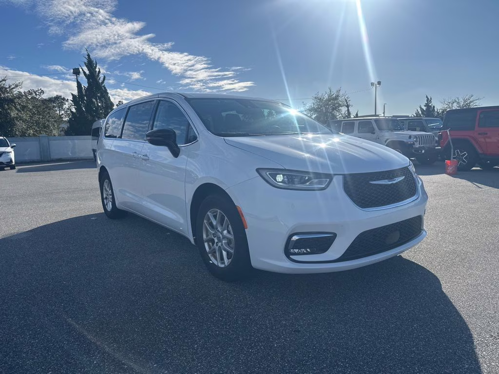 2024 Bright White Clearcoat Chrysler Pacifica Touring L FWD Van