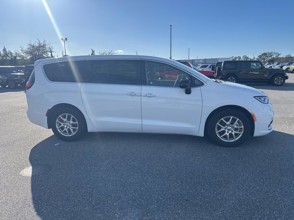 2024 Bright White Clearcoat Chrysler Pacifica Touring L FWD Van