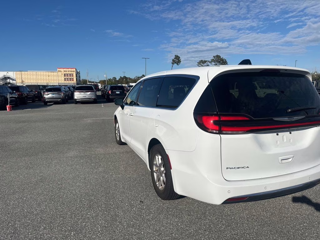 2024 Bright White Clearcoat Chrysler Pacifica Touring L FWD Van