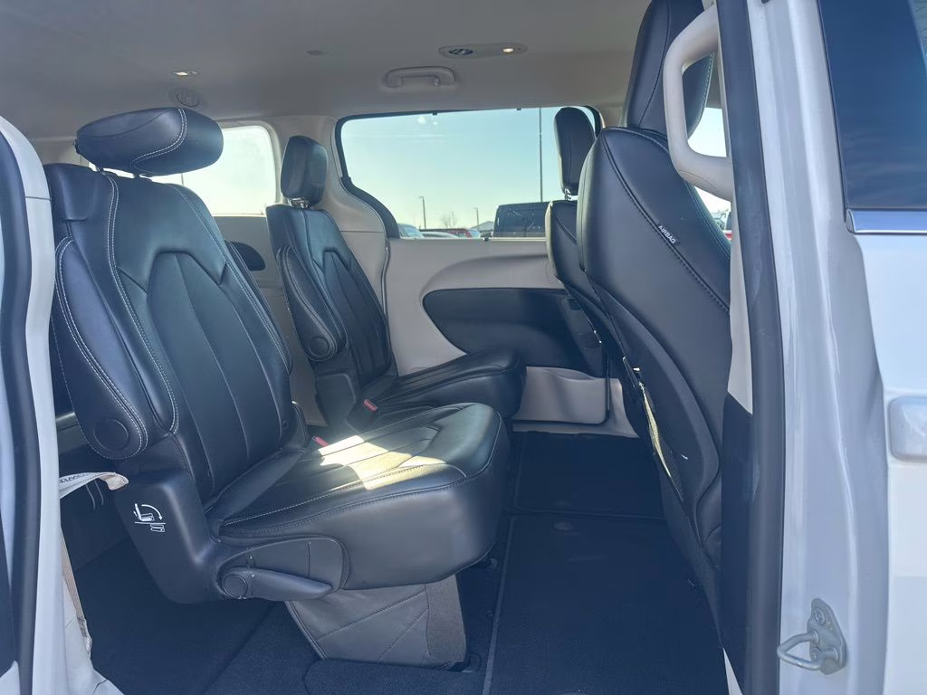 2024 Bright White Clearcoat Chrysler Pacifica Touring L FWD Van