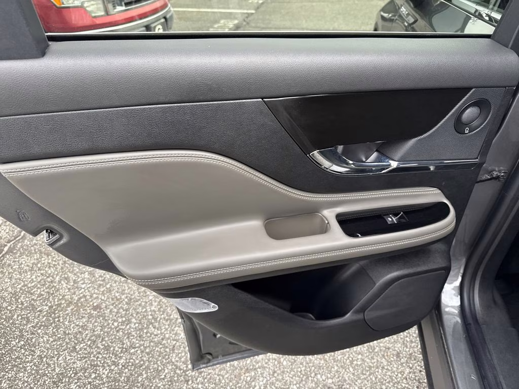 2025 Asher Gray Metallic Clearcoat Lincoln Corsair Reserve AWD SUV