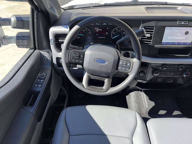 2026 Oxford White Ford Super Duty F-450 DRW XL 4X4 Chassis