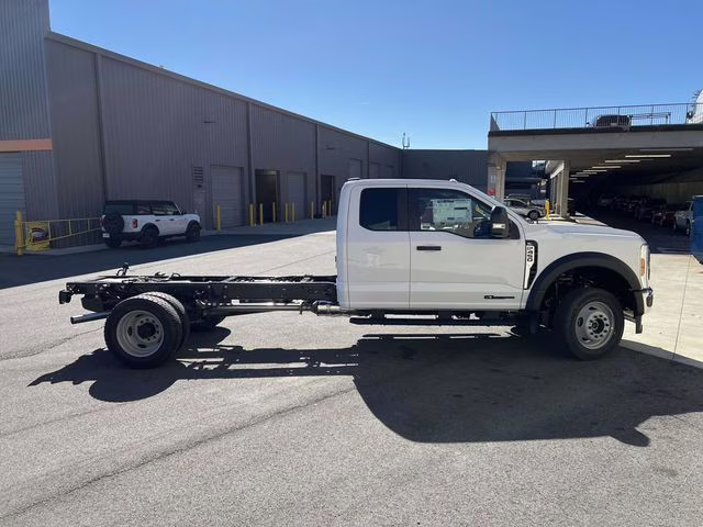 2026 Oxford White Ford Super Duty F-450 DRW XL 4X4 Chassis