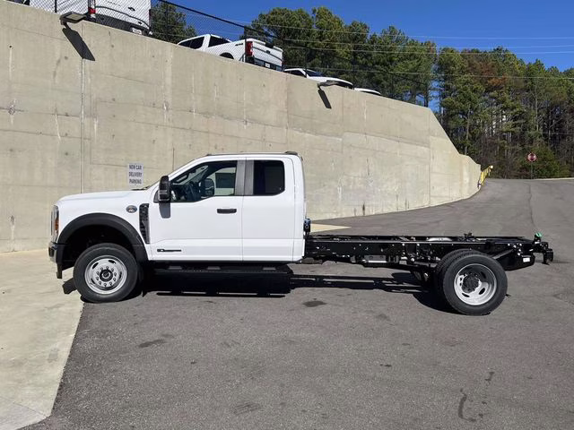 2026 Oxford White Ford Super Duty F-450 DRW XL 4X4 Chassis