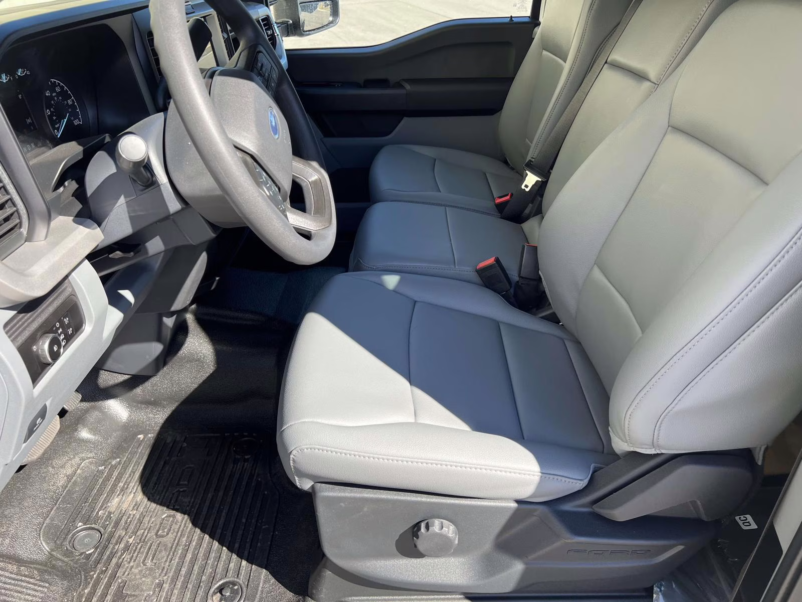 2026 Oxford White Ford Super Duty F-450 DRW XL 4X4 Chassis