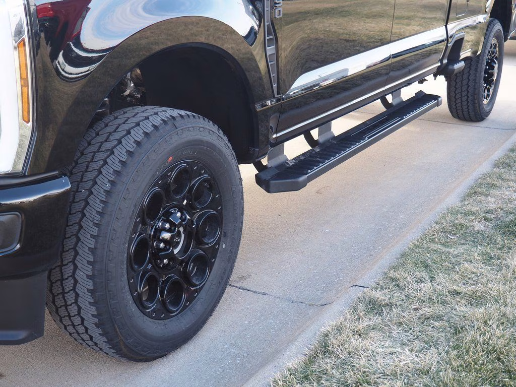 2026 Black Metallic Ford Super Duty F-350 SRW Lariat 4X4 Truck