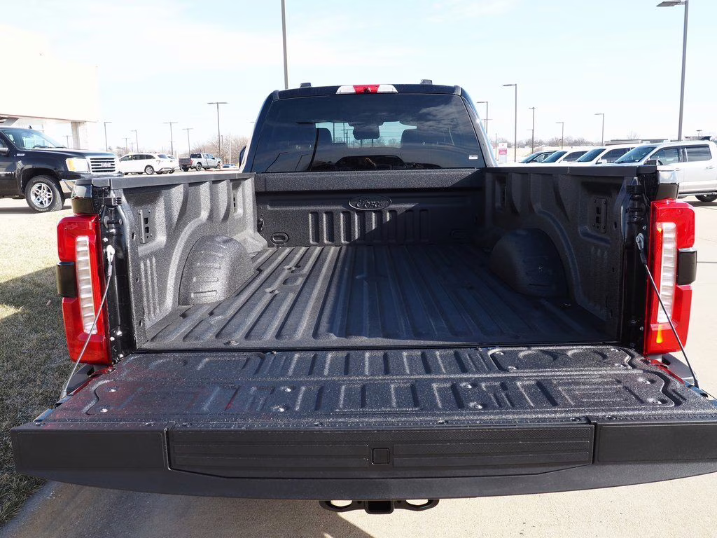 2026 Black Metallic Ford Super Duty F-350 SRW Lariat 4X4 Truck