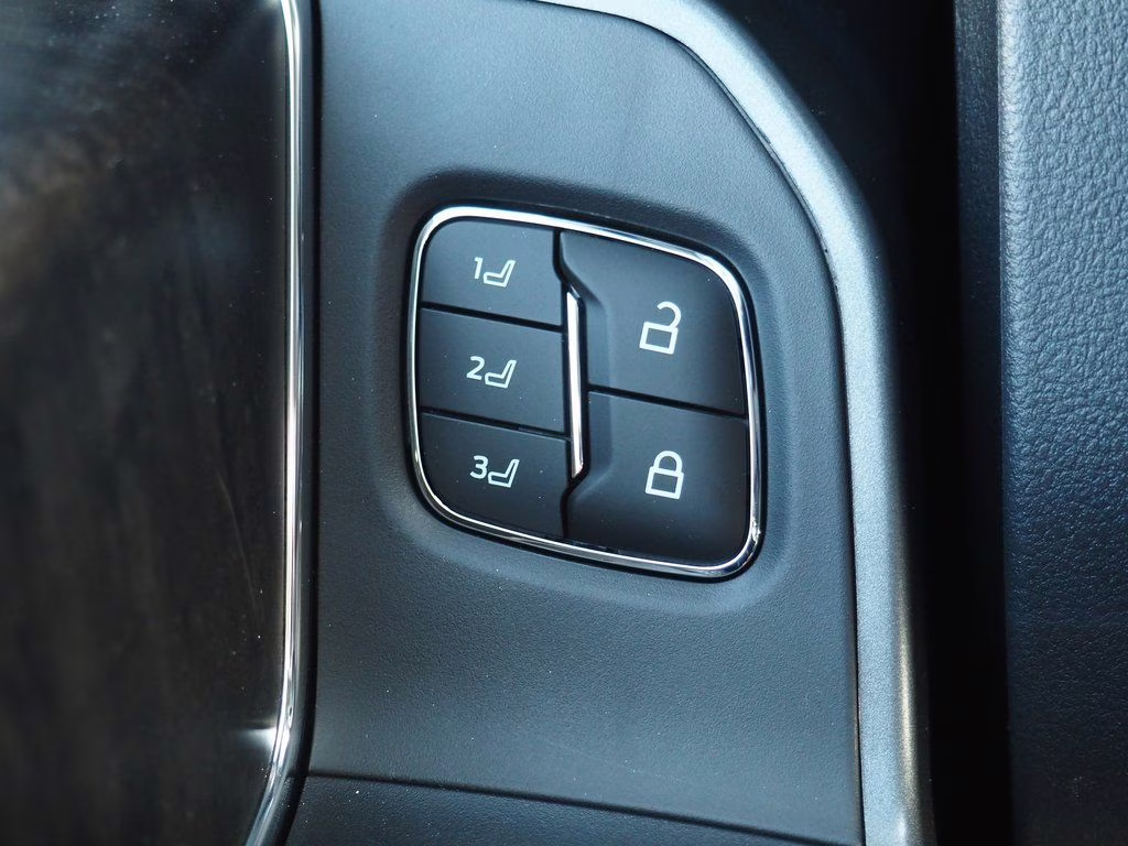 2026 Black Metallic Ford Super Duty F-350 SRW Lariat 4X4 Truck