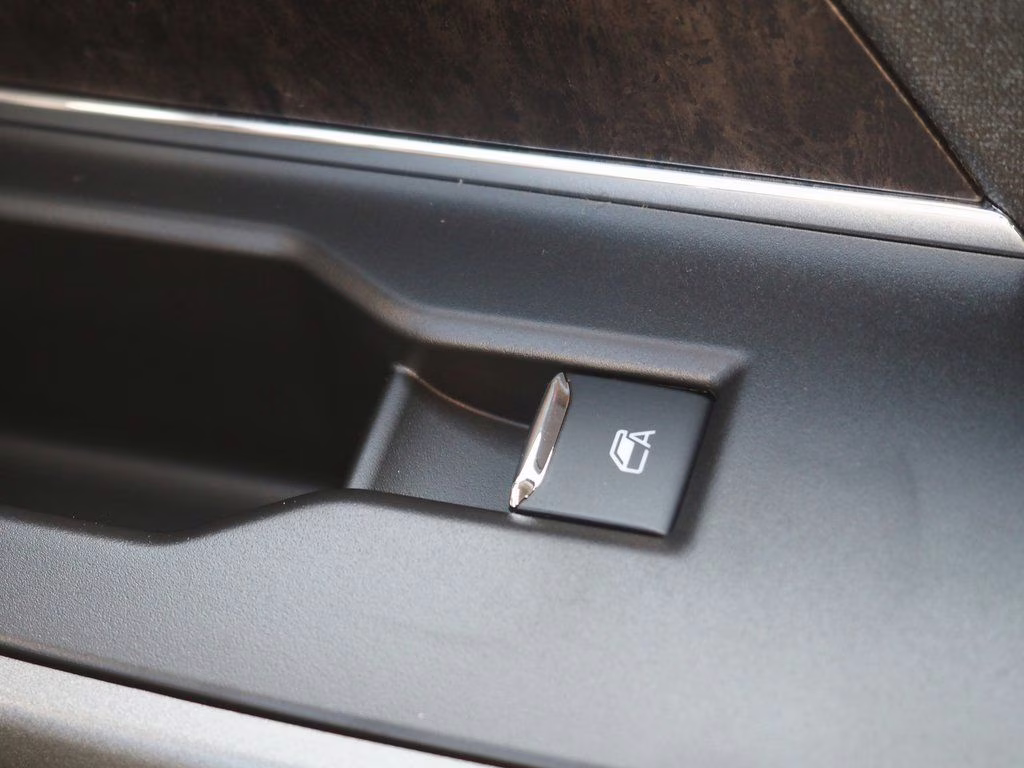 2026 Black Metallic Ford Super Duty F-350 SRW Lariat 4X4 Truck