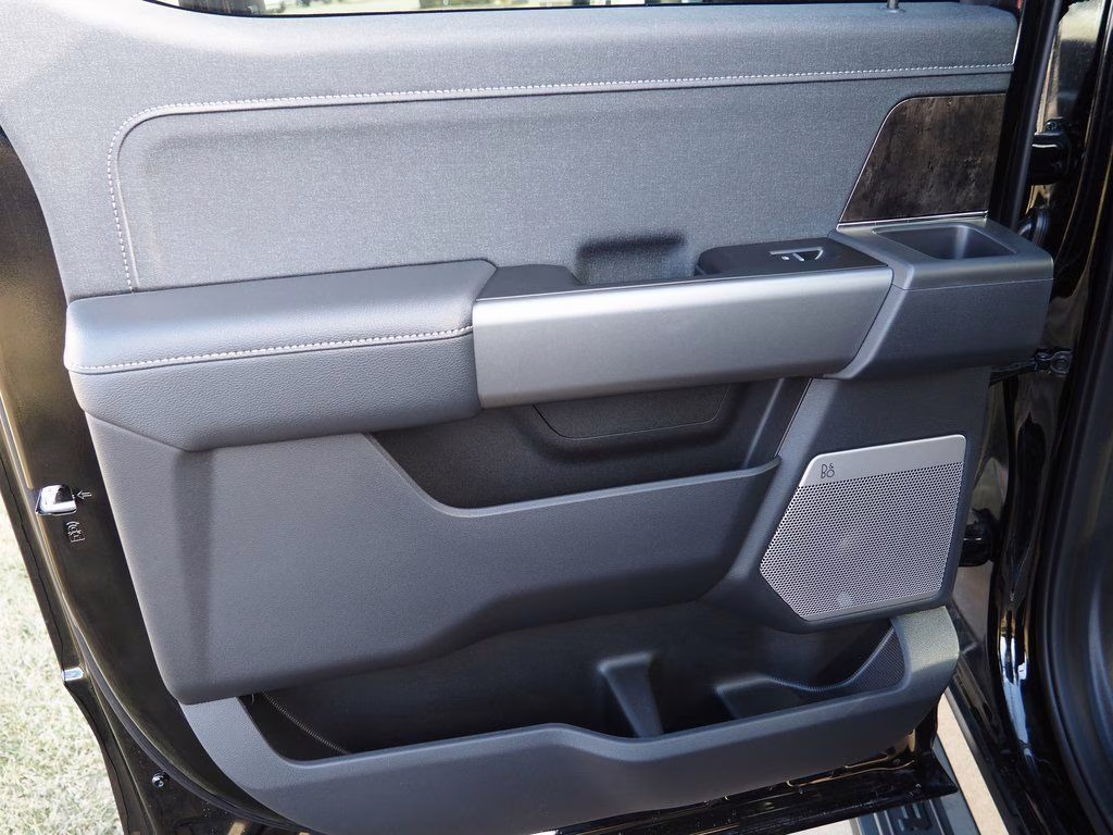 2026 Black Metallic Ford Super Duty F-350 SRW Lariat 4X4 Truck