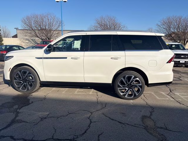 2026 Star White Metallic Tri-Coat Lincoln Navigator Reserve 4X4 SUV