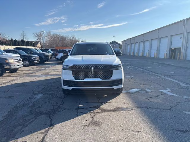 2026 Star White Metallic Tri-Coat Lincoln Navigator Reserve 4X4 SUV