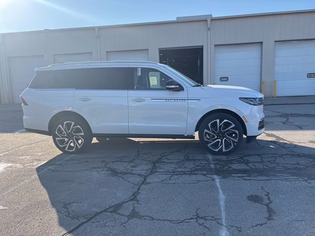 2026 Star White Metallic Tri-Coat Lincoln Navigator Reserve 4X4 SUV