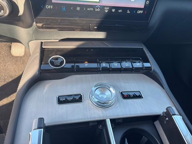 2026 Star White Metallic Tri-Coat Lincoln Navigator Reserve 4X4 SUV