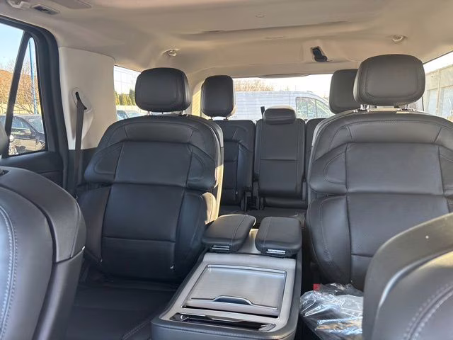 2026 Star White Metallic Tri-Coat Lincoln Navigator Reserve 4X4 SUV