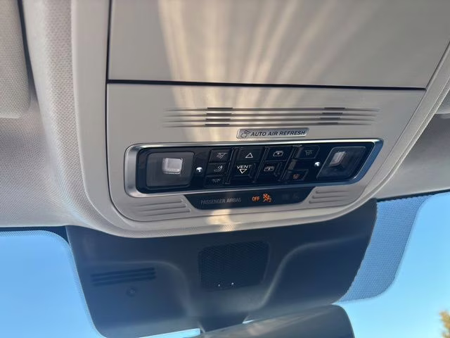 2026 Star White Metallic Tri-Coat Lincoln Navigator Reserve 4X4 SUV