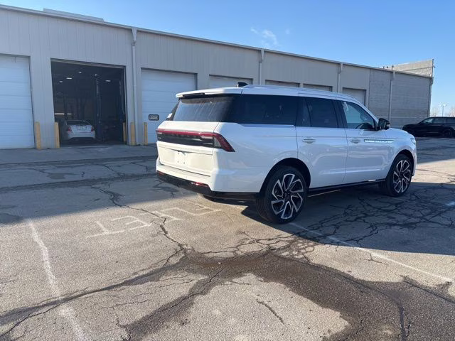 2026 Star White Metallic Tri-Coat Lincoln Navigator Reserve 4X4 SUV