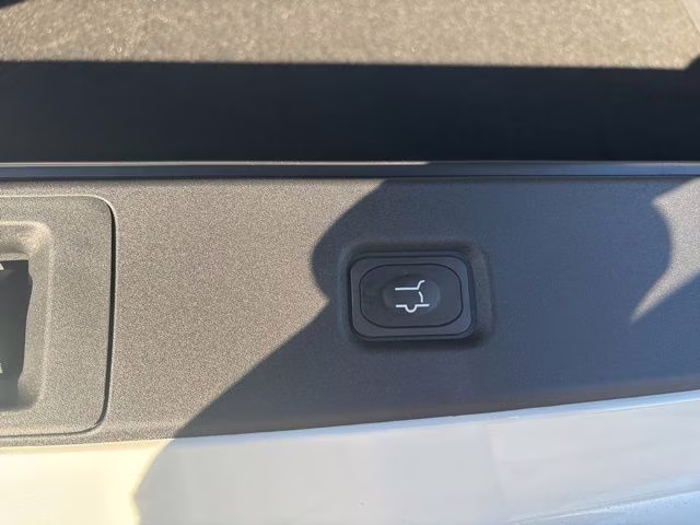 2026 Star White Metallic Tri-Coat Lincoln Navigator Reserve 4X4 SUV