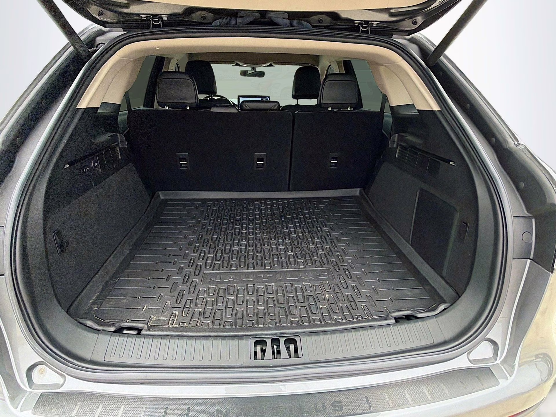 2023 Asher Gray Metallic Clearcoat Lincoln Nautilus Standard AWD SUV