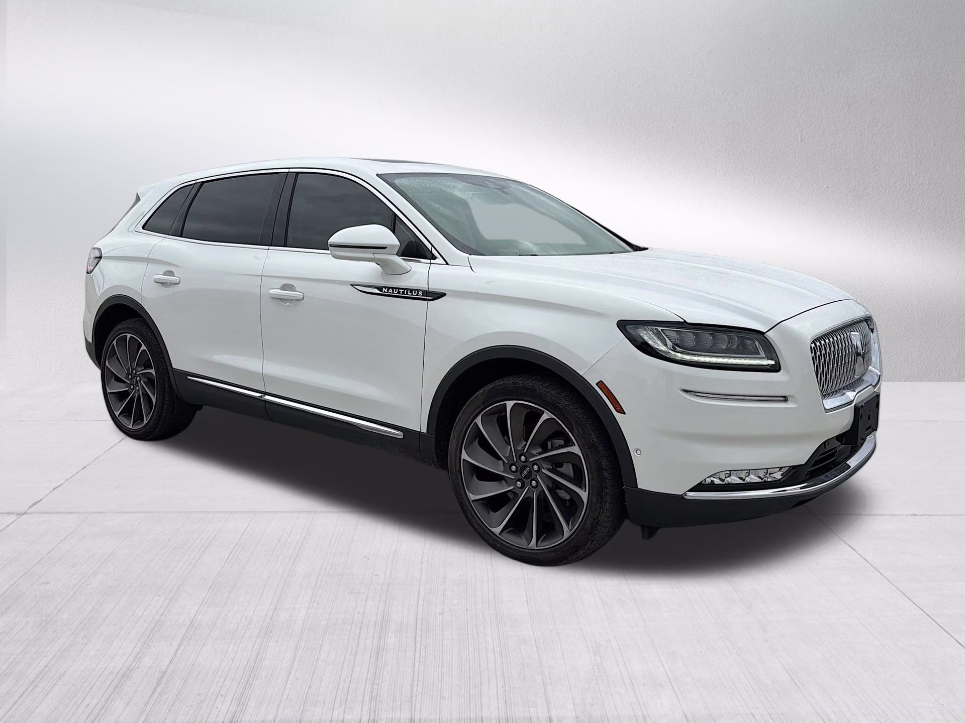 2023 Pristine White Metallic Tri-Coat Lincoln Nautilus Reserve AWD SUV