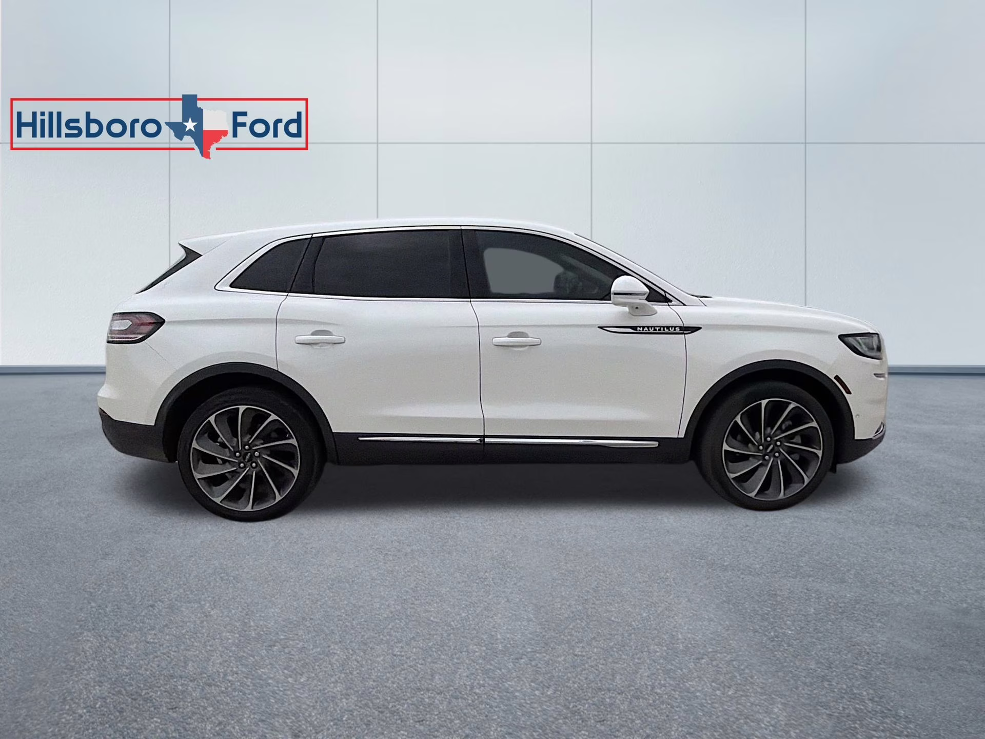 2023 Pristine White Metallic Tri-Coat Lincoln Nautilus Reserve AWD SUV