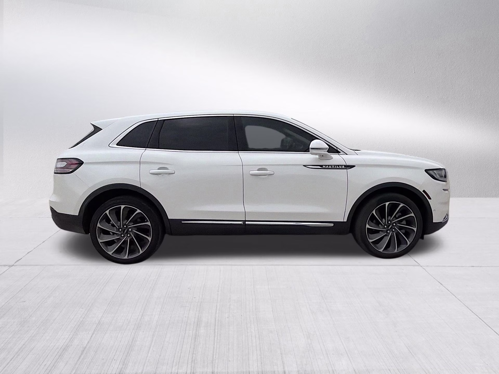 2023 Pristine White Metallic Tri-Coat Lincoln Nautilus Reserve AWD SUV